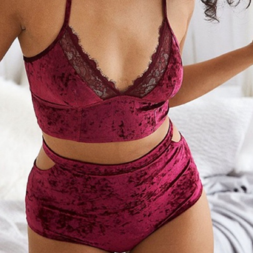 red velvet aerie lingerie set medium small